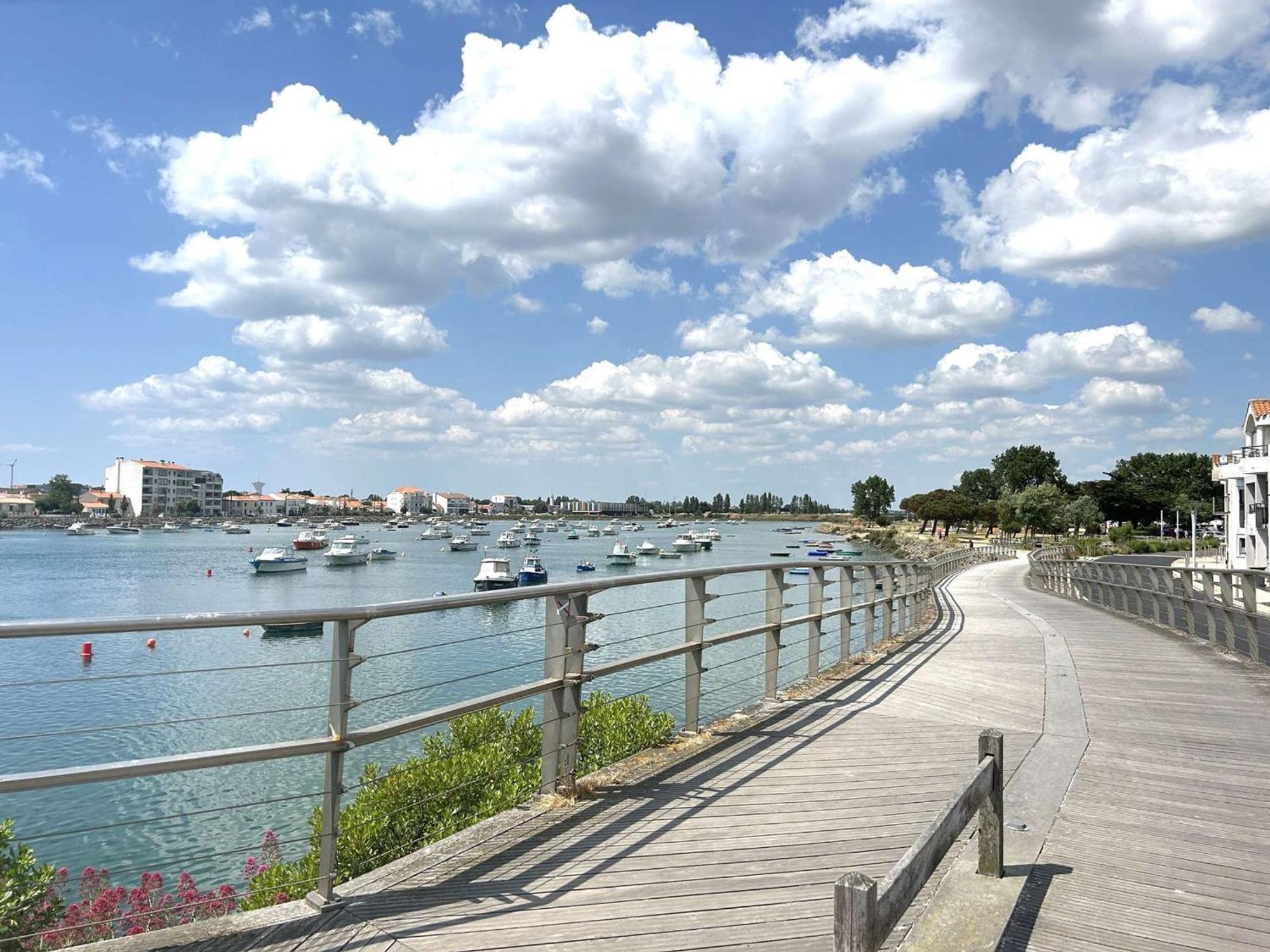 Appartement 2 Pieces Avec Parking Prive, Proche Plage Et Commerces, Saint-Gilles-Croix-De-Vie - Fr-1-224-783 Exteriör bild