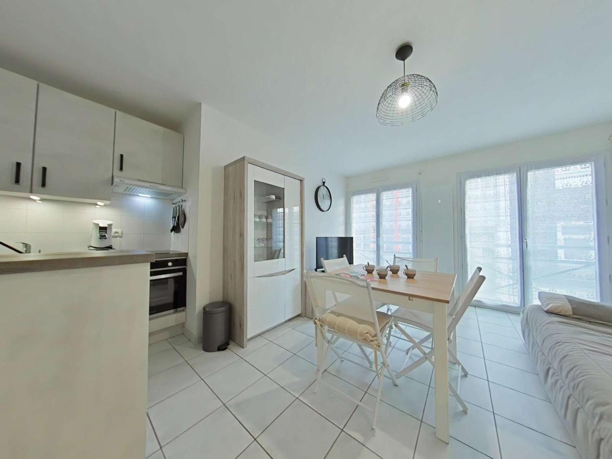 Appartement 2 Pieces Avec Parking Prive, Proche Plage Et Commerces, Saint-Gilles-Croix-De-Vie - Fr-1-224-783 Exteriör bild